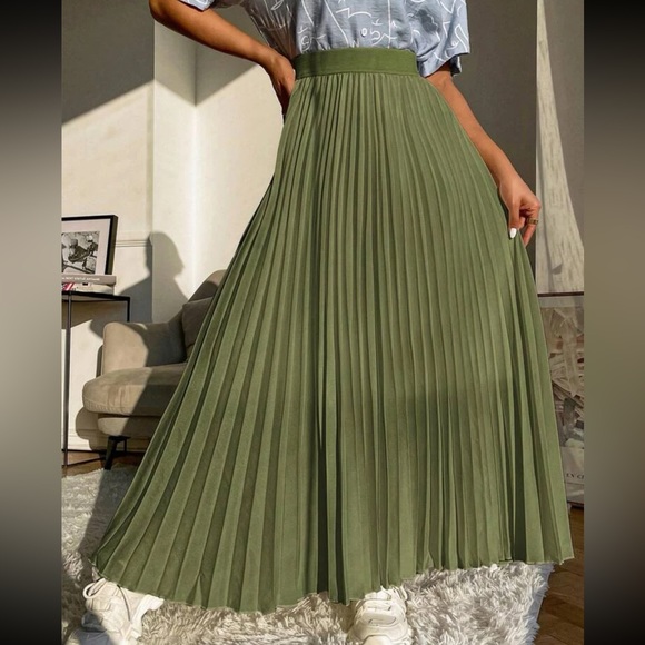 Luxe pleated maxi skirt